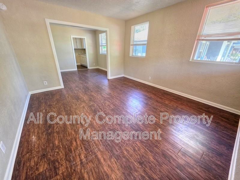 916 W 25th St - Photo 7 of 27