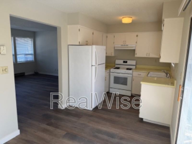 217 Nw 7th St - Photo 3 of 15