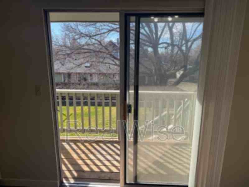 217 Nw 7th St - Photo 4 of 15