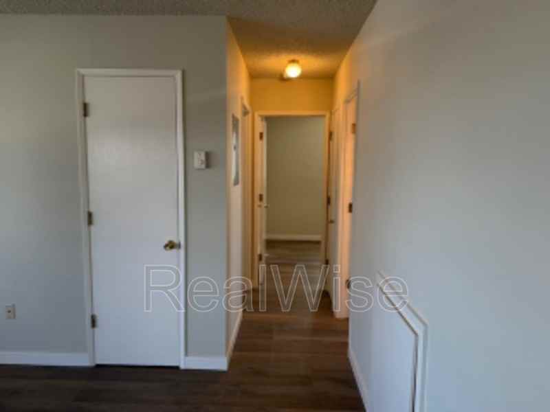 217 Nw 7th St - Photo 6 of 15