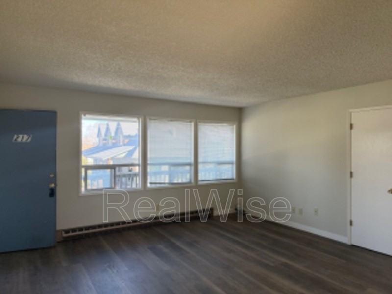 217 Nw 7th St - Photo 7 of 15