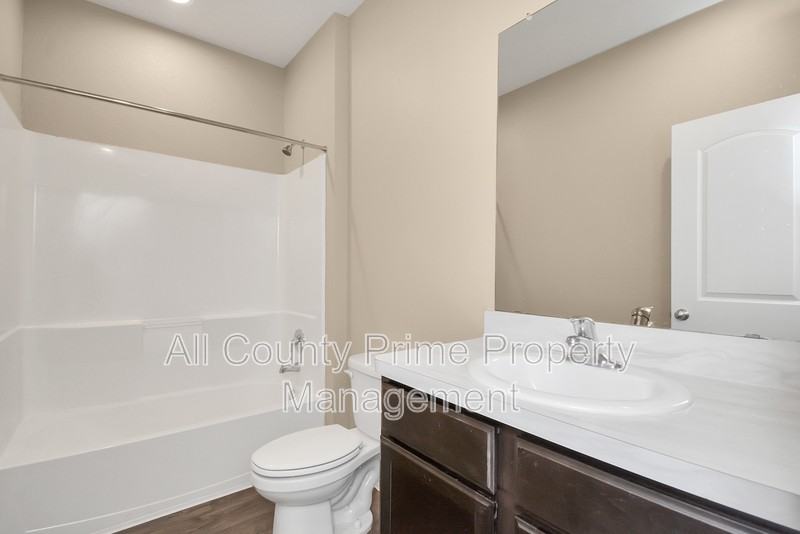 5415 Dover Terrace Way - Photo 6 of 38