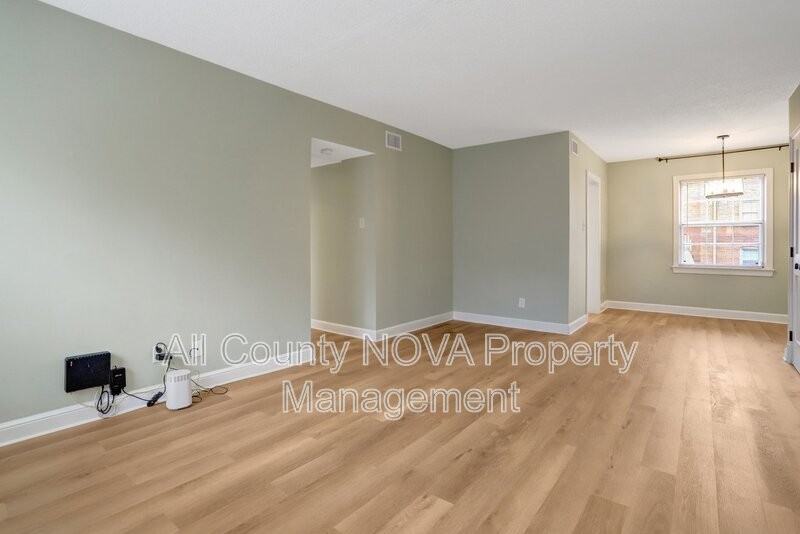 2405 Arlington Blvd #101 - Photo 7 of 26