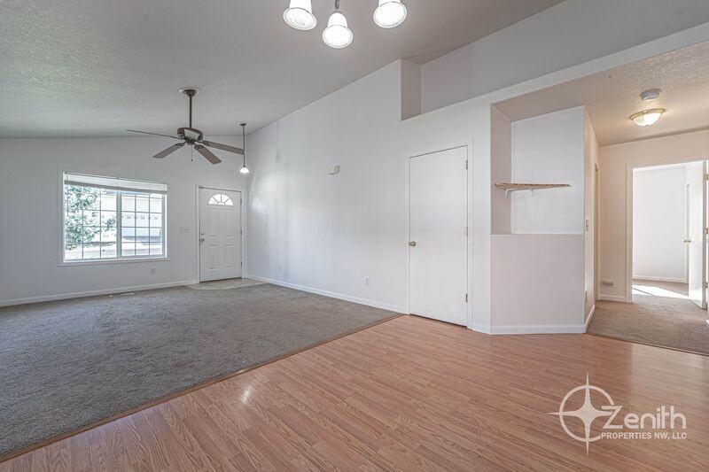 5616 Ne 64th St - Photo 5 of 30