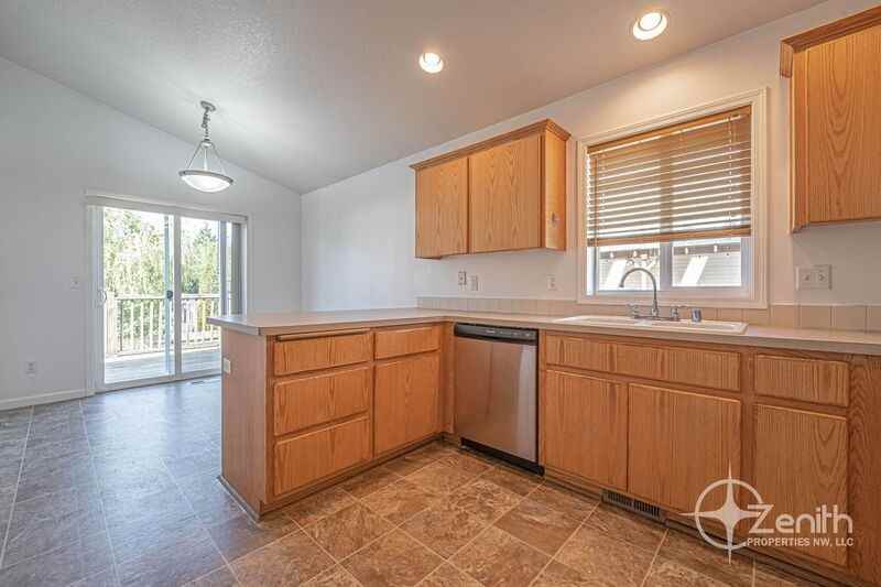 5616 Ne 64th St - Photo 7 of 30