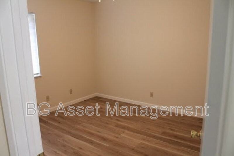 3112 Groom Dr - Photo 4 of 17