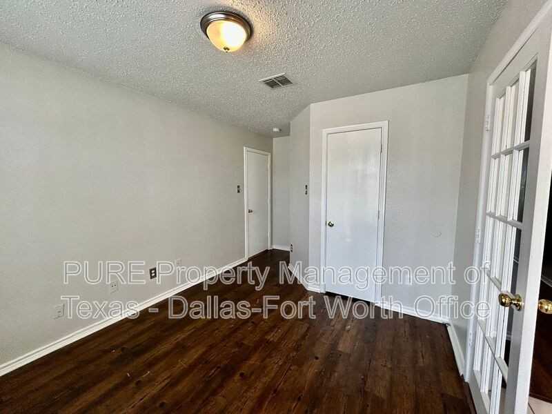 2303 Bantry Ln - Photo 3 of 28