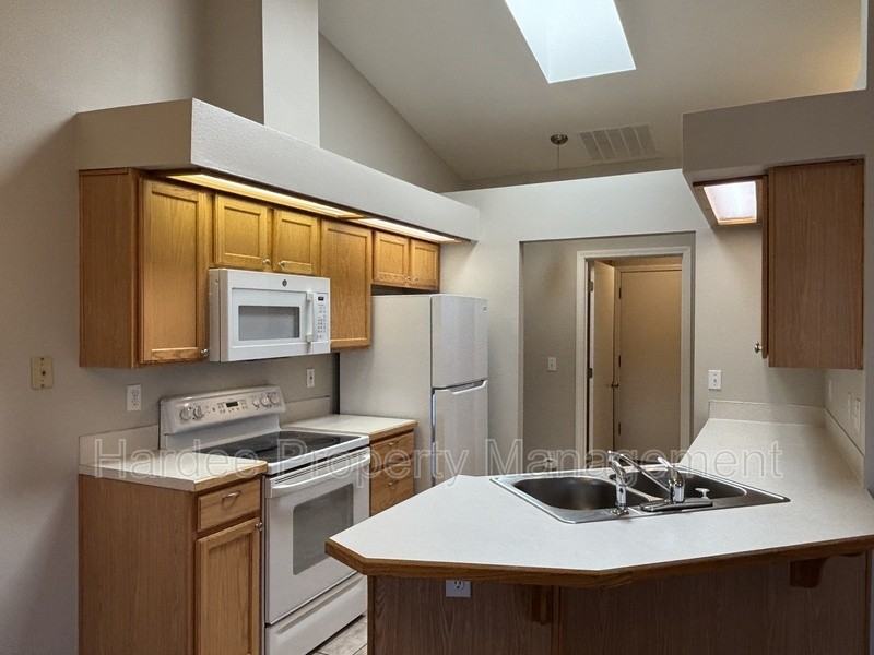 1362 E Pineridge Dr - Photo 3 of 21