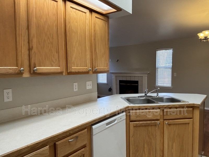 1362 E Pineridge Dr - Photo 4 of 21