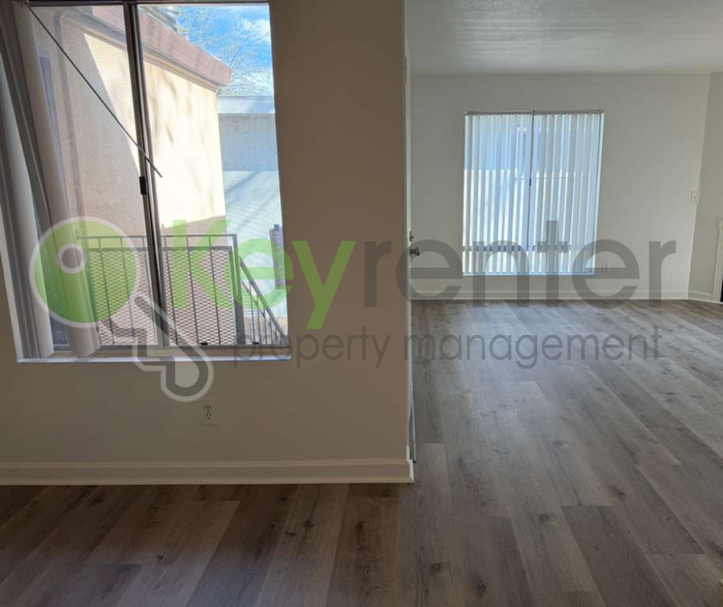 2515 H St #2 - Photo 3 of 18