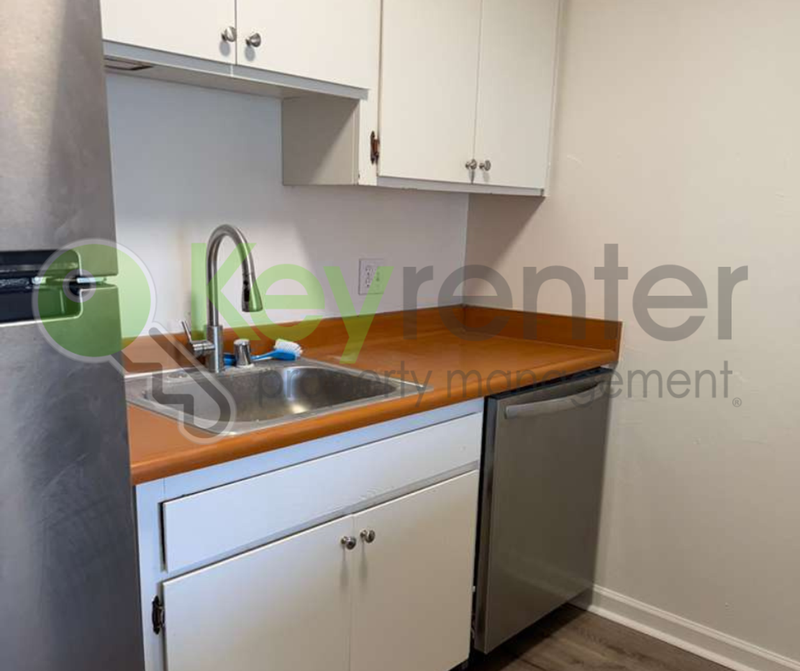 2515 H St #2 - Photo 4 of 18