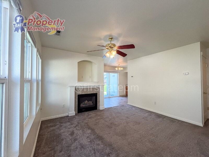 5940 W Port Ln #101 - Photo 4 of 39