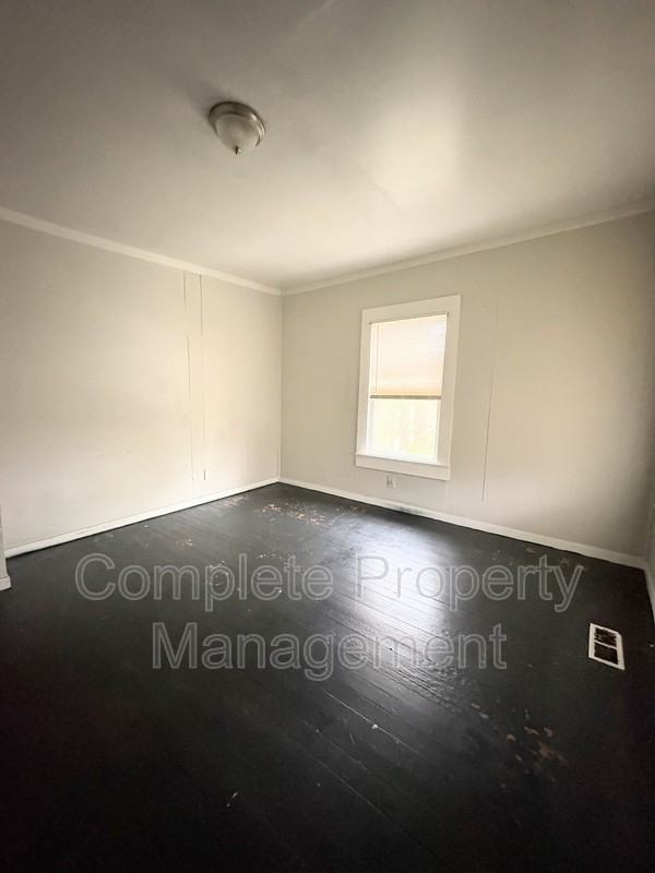 4029 44th Ave N - Photo 2 of 10