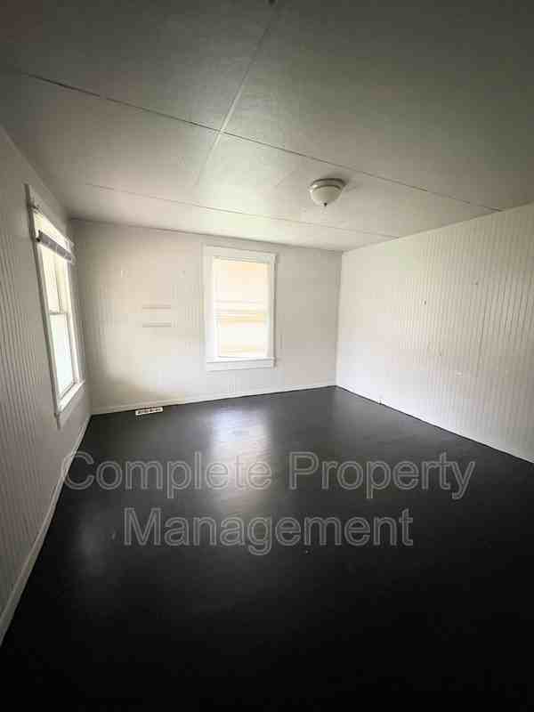 4029 44th Ave N - Photo 3 of 10