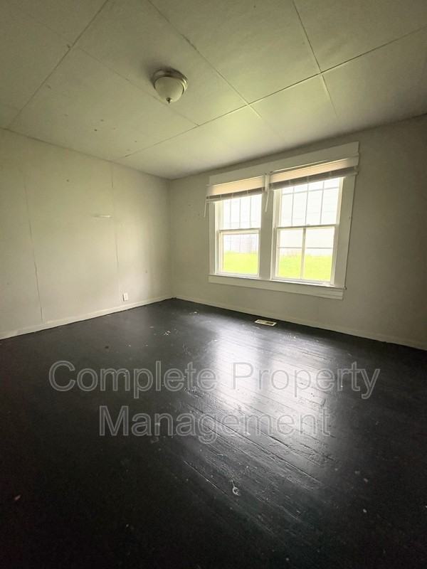 4029 44th Ave N - Photo 5 of 10