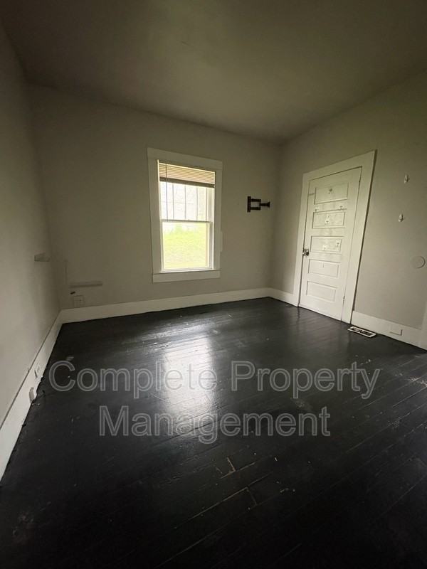 4029 44th Ave N - Photo 6 of 10