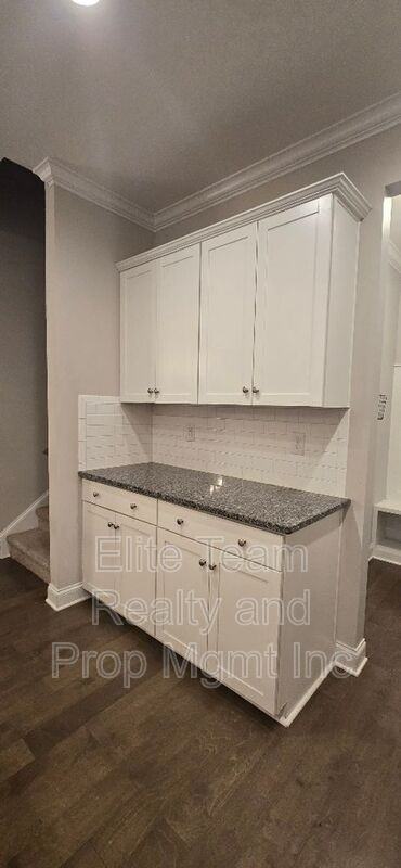 990 Pennington Dr - Photo 5 of 25