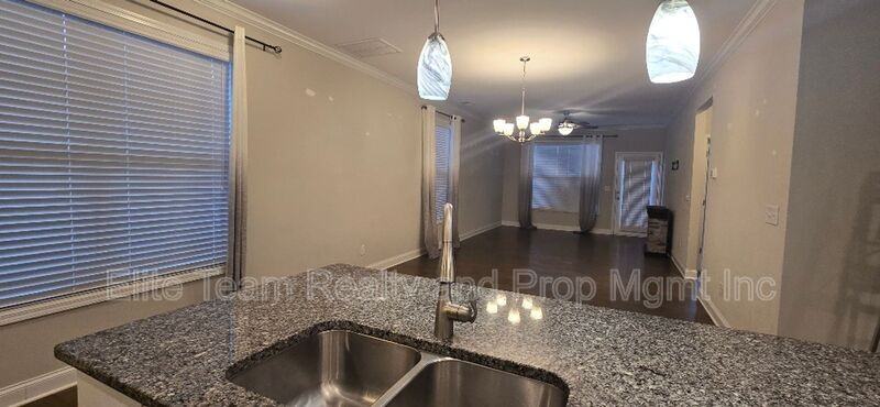 990 Pennington Dr - Photo 6 of 25