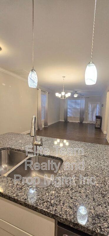 990 Pennington Dr - Photo 7 of 25