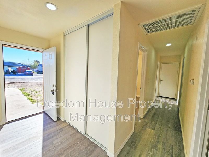 1930 Kearney St - Photo 3 of 42