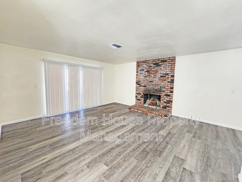 1930 Kearney St - Photo 4 of 42