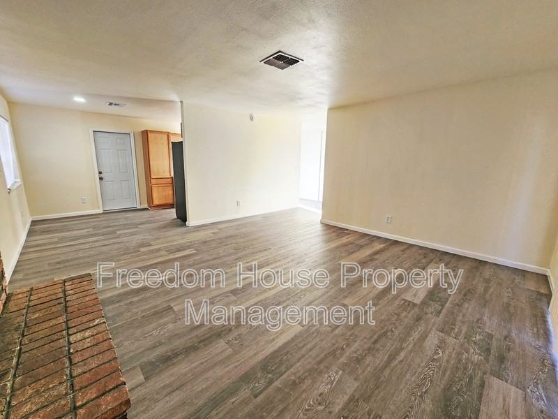 1930 Kearney St - Photo 5 of 42