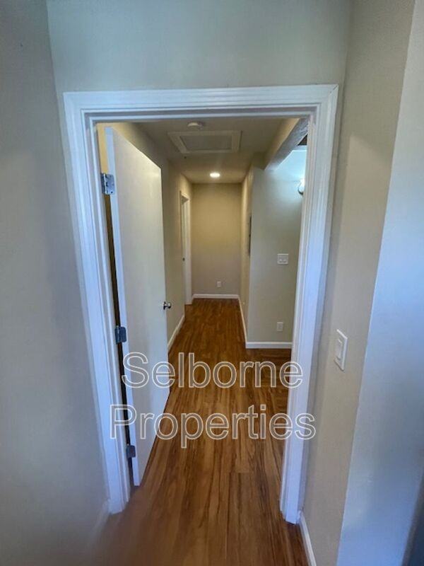 524 41st St #C - Photo 4 of 13