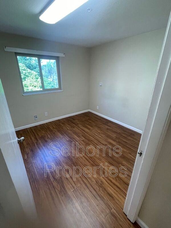 524 41st St #C - Photo 7 of 13