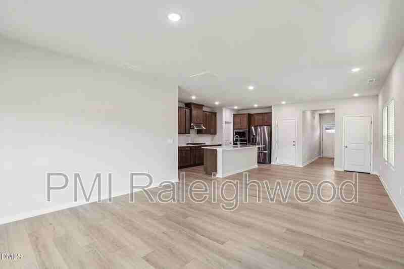 912 Grand Mesa Dr - Photo 3 of 34