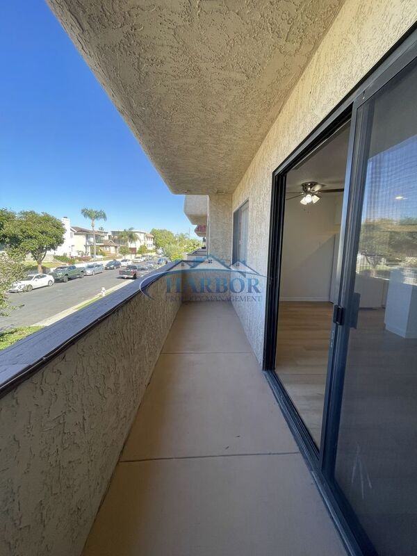 949 W 26th St #102 - Photo 4 of 11