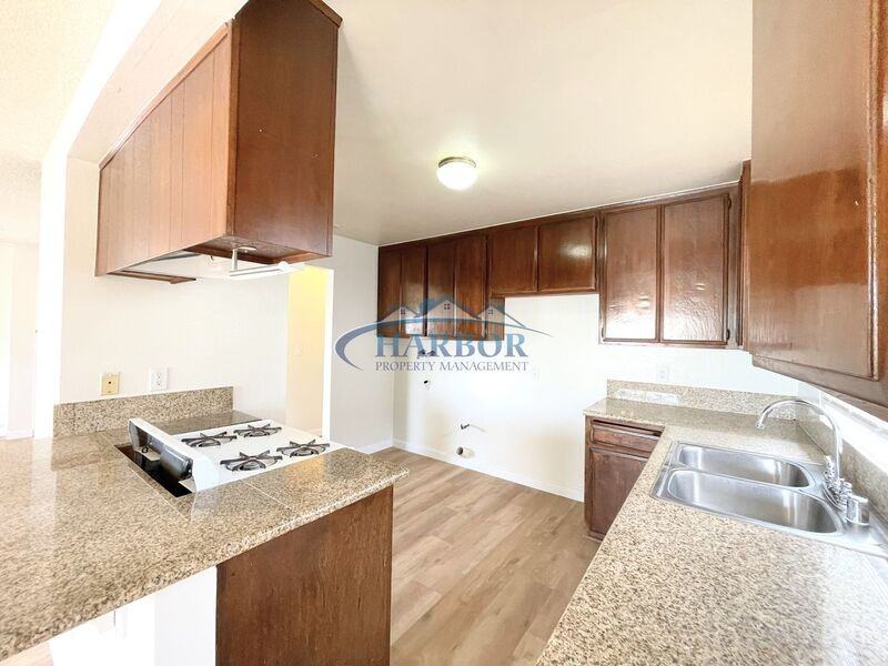 1412 E 63rd St - Photo 5 of 14