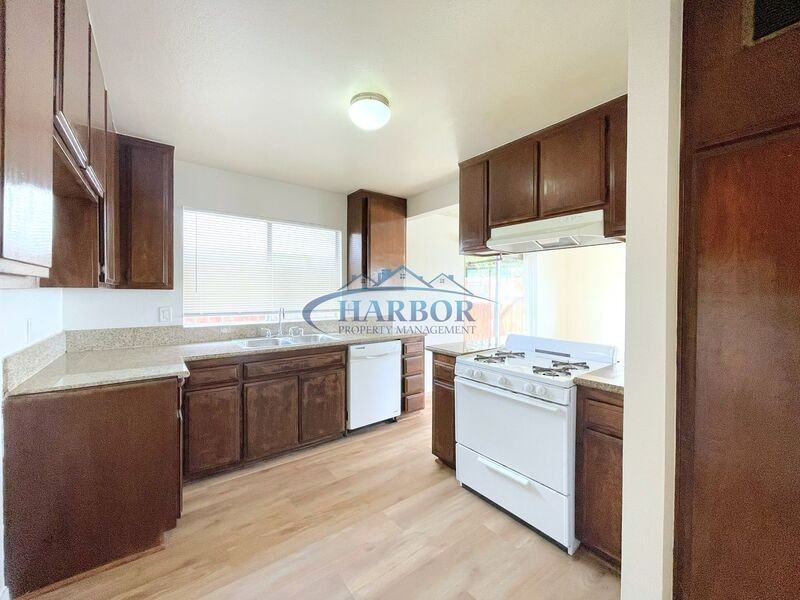 1412 E 63rd St - Photo 6 of 14