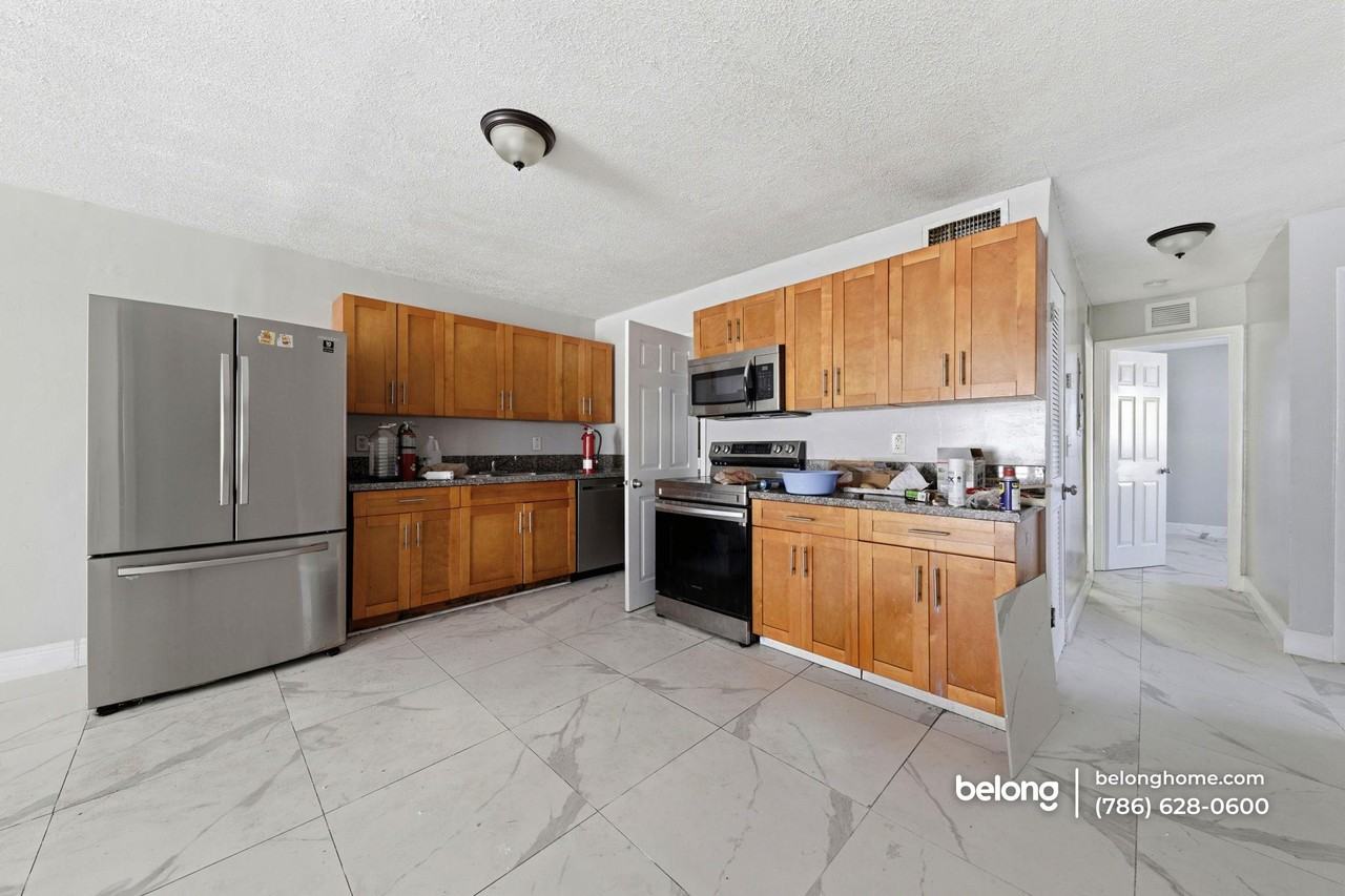 5700 Northwest 28th Street - Photo 7 of 23