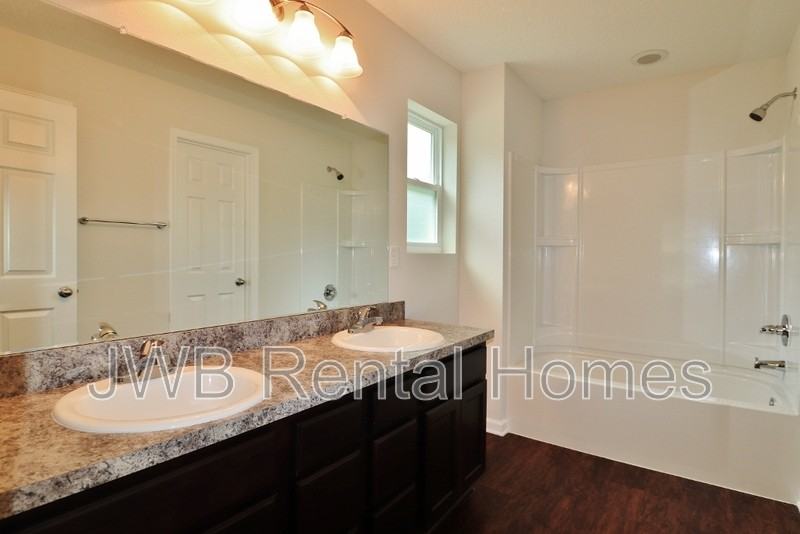 5631 Leslie Rd - Photo 3 of 13