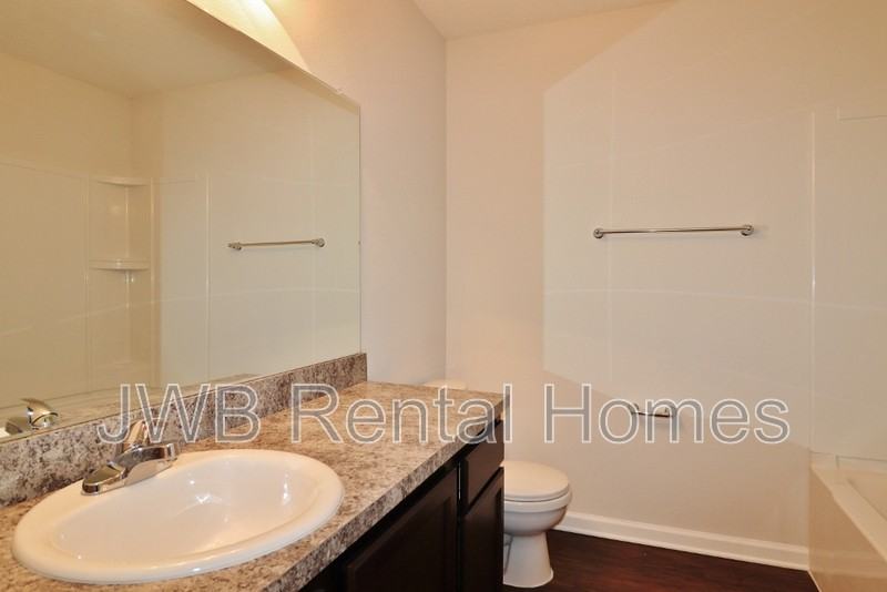 5631 Leslie Rd - Photo 4 of 13