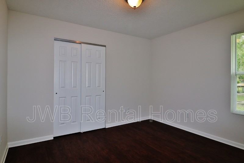 5631 Leslie Rd - Photo 6 of 13