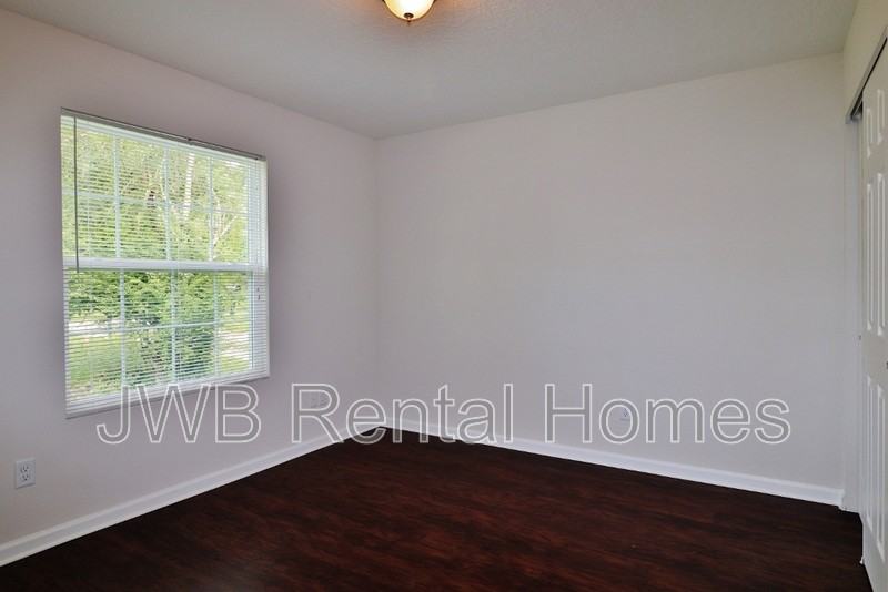 5631 Leslie Rd - Photo 7 of 13