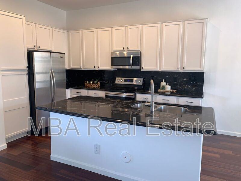 16824 N 63rd St - Photo 3 of 27