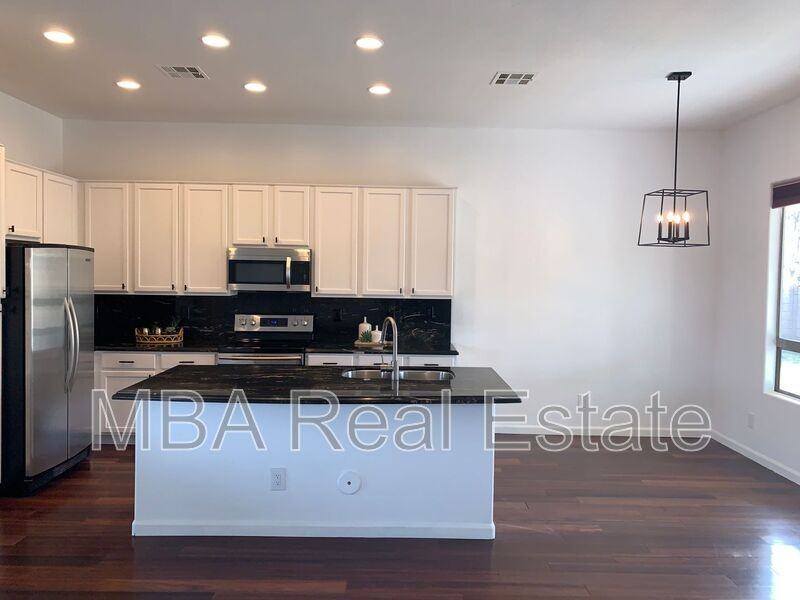 16824 N 63rd St - Photo 5 of 27