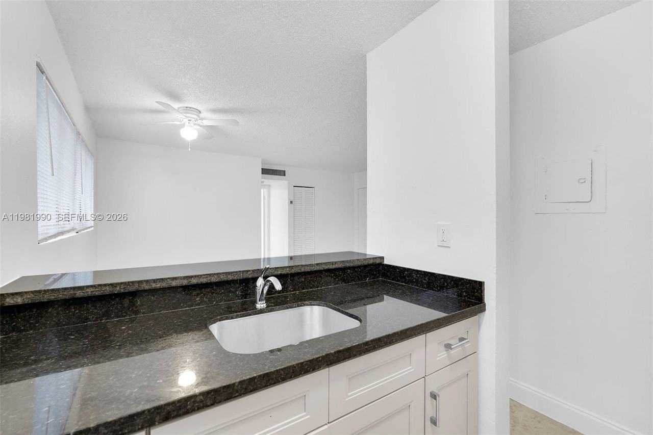 12101 Ne 6th Ave #7 - Photo 4 of 50