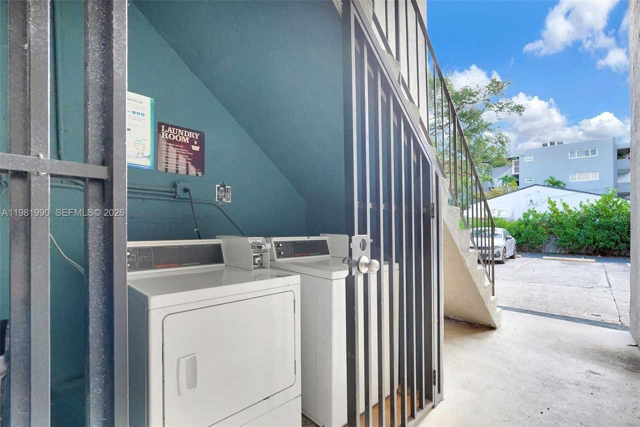 12101 Ne 6th Ave #7 - Photo 6 of 50