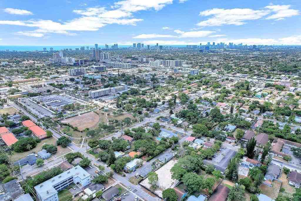 2415 Pierce St - Photo 6 of 50