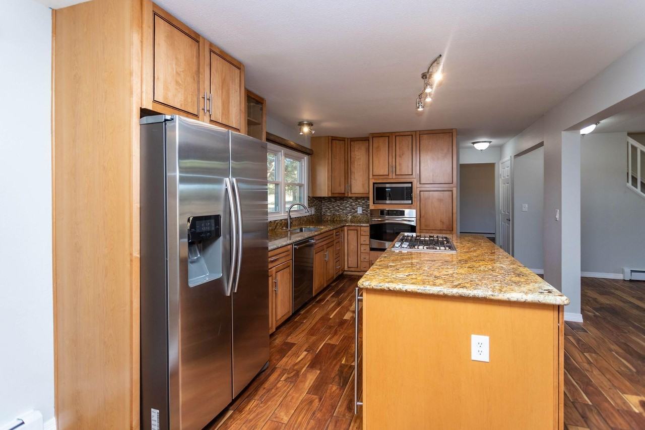 17750 Saddlewood Rd - Photo 5 of 41