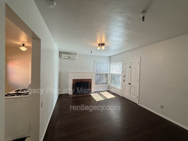 1715 H St #2 - Photo 3 of 15