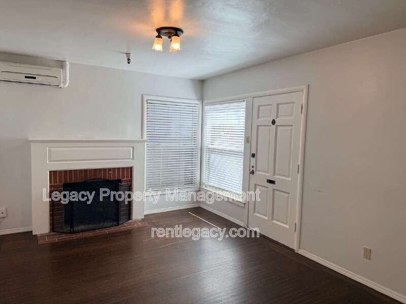 1715 H St #2 - Photo 4 of 15