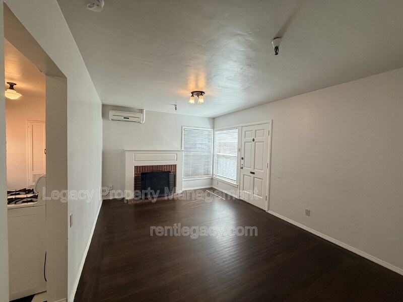 1715 H St #2 - Photo 5 of 15