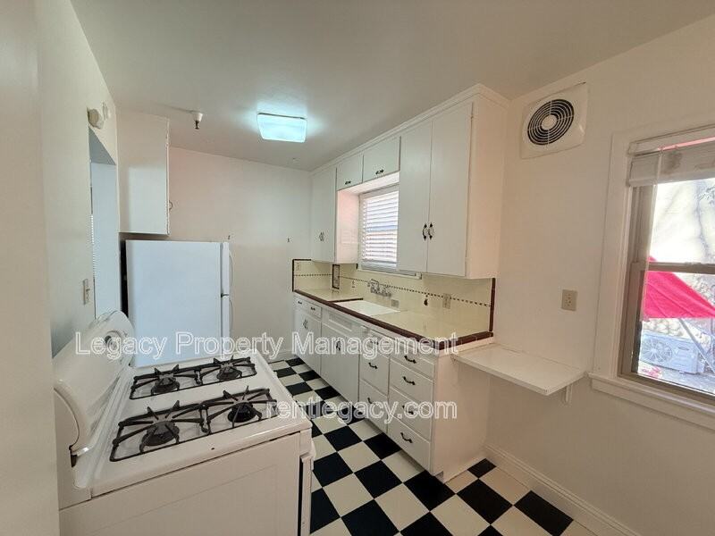 1715 H St #2 - Photo 6 of 15