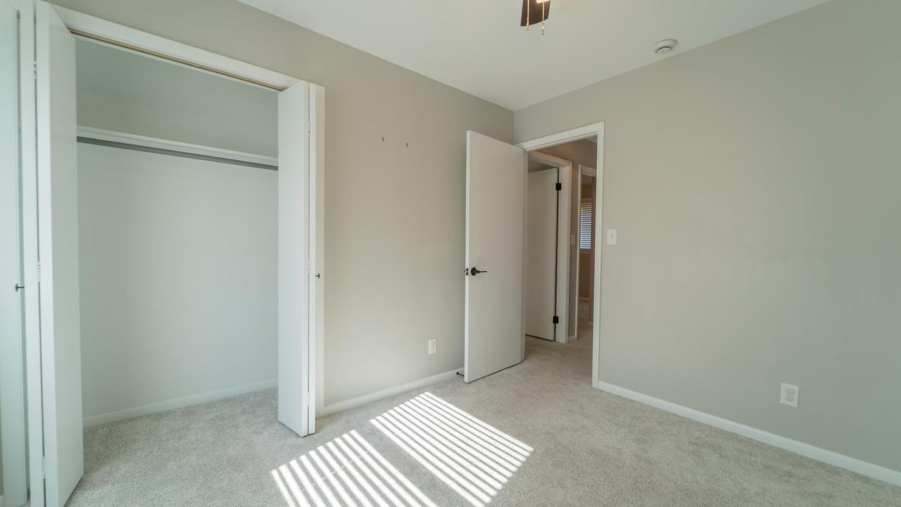 840 Appletree Dr - Photo 3 of 32