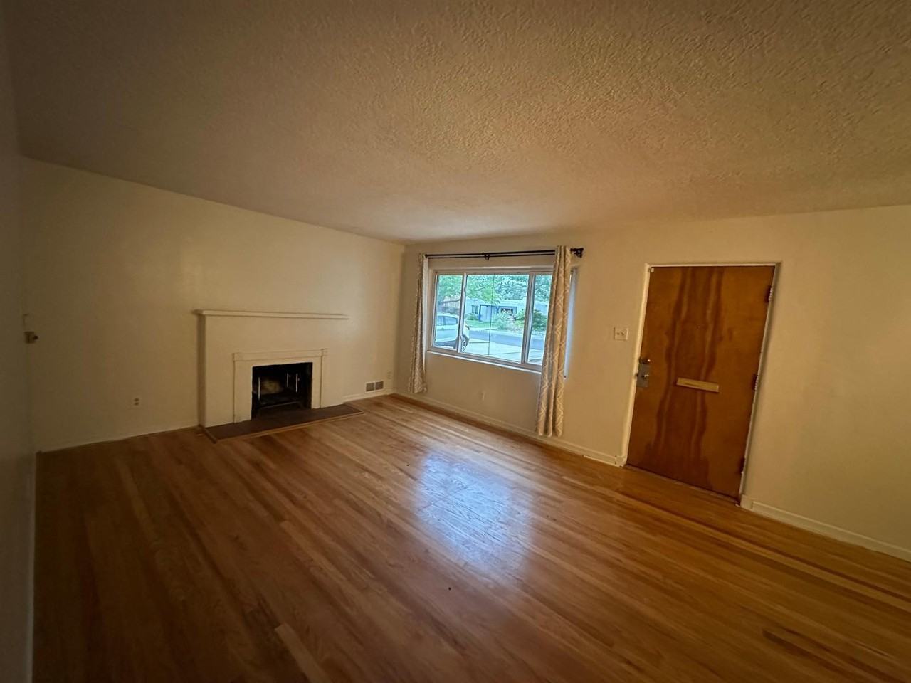 414 Truman St Ne - Photo 4 of 22