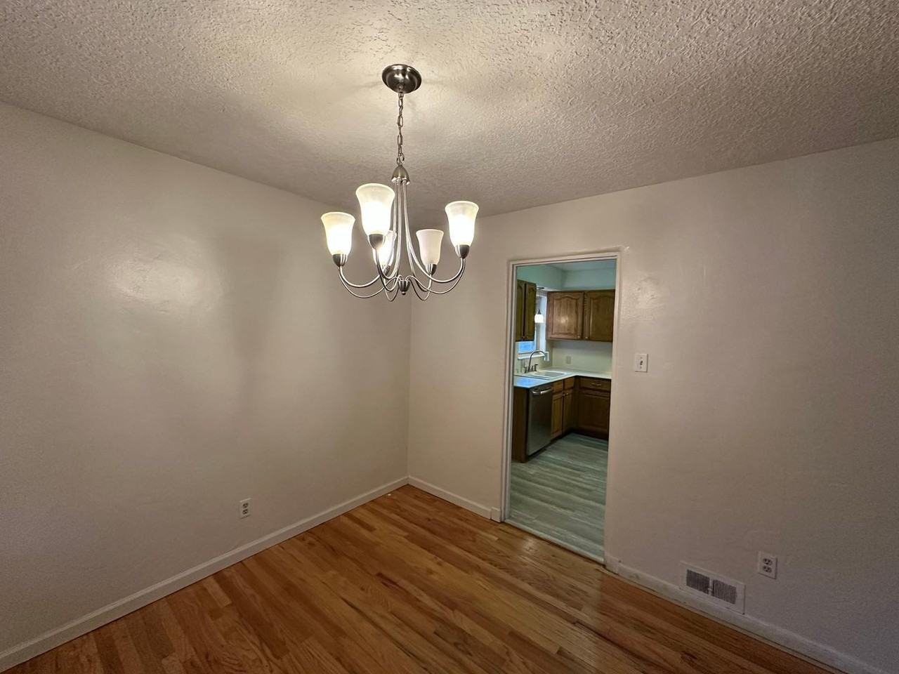 414 Truman St Ne - Photo 5 of 22